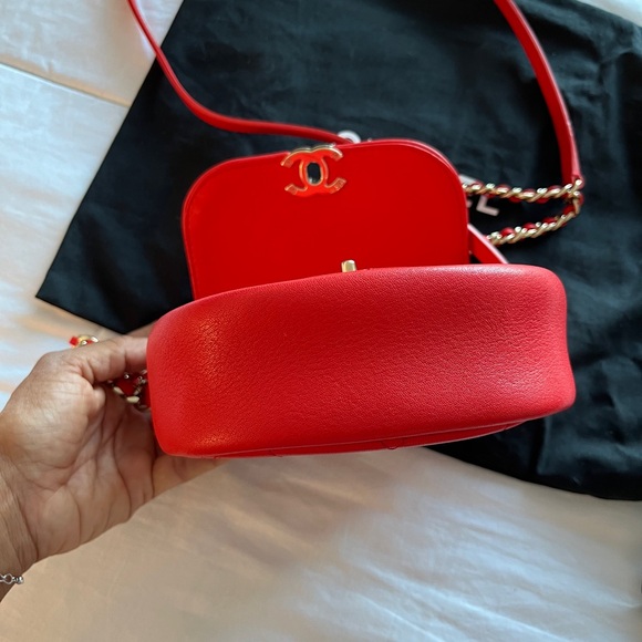 NEW Chanel Messenger Bag Quilted Red Leather Authentic Crossbody Shoulder Purse - Picture 8 of 15